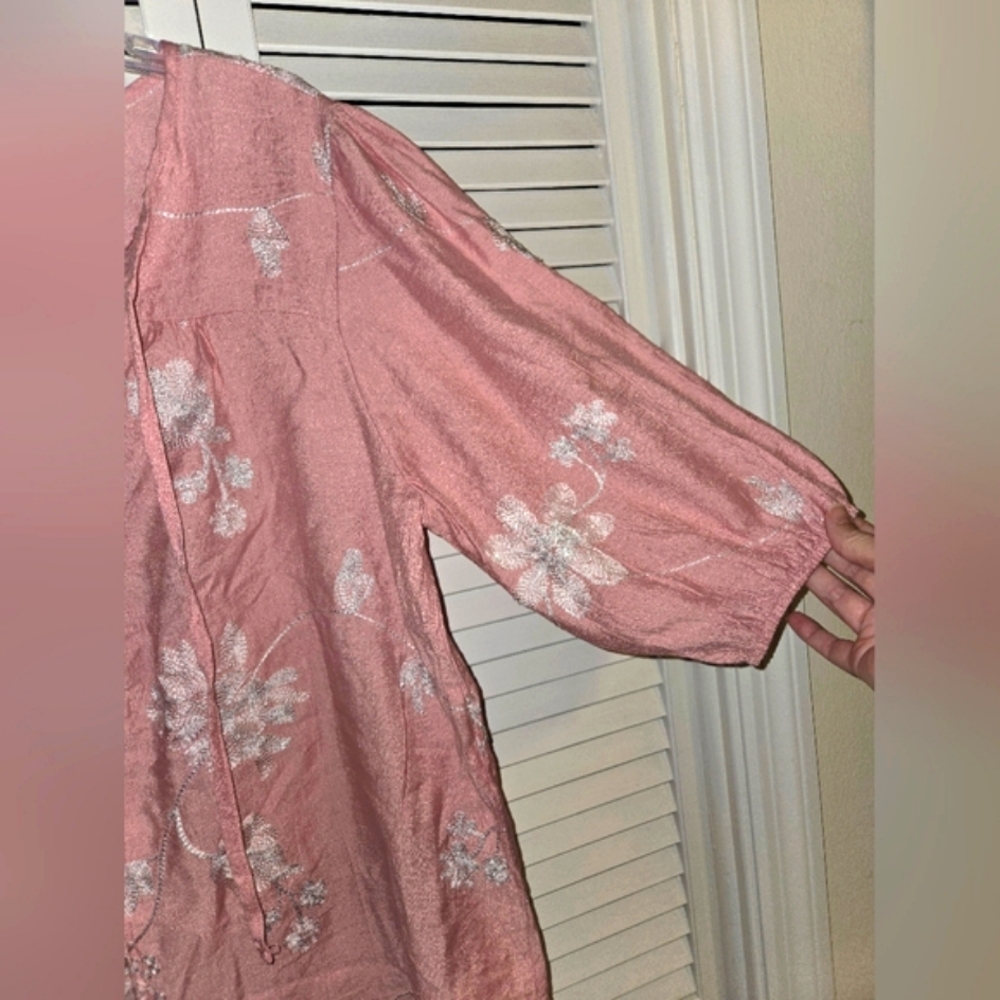 Ava & Rose Women's L  Floral Embroidered Top - Picture 5 of 12